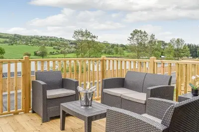 Image de **May\/June discounts available in Luxury 2 bedroom, pet-friendly lodge. **