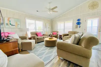 Image de *Beach House! ! *Views! ! *Steps to Ocean! *Amenities!
