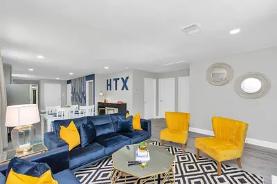 Image de ✶Houston Getaway✶4 Bedroom Home✶Central Location