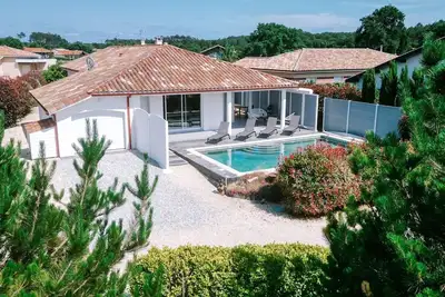 Image de Beautiful spacious villa with pool near the ocean 🌊