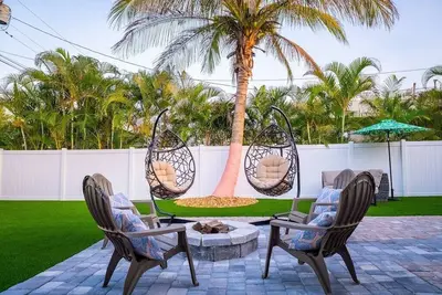 Image de Beach Vibes. Game Room. Pets Welcome.