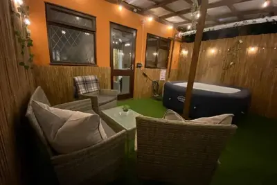 Image de Excel 5 min 3bdr House Hot Tub parking Wifi Kitchen O2