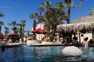 Image de Calm, comfortable, and with a gorgeous view of the ocean!