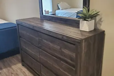 Image de Cozy and quiet new townhome minutes from the mall exit.