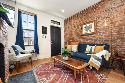 Image de ★ Amazing Location ★ King Bed ★ Beautiful Space!