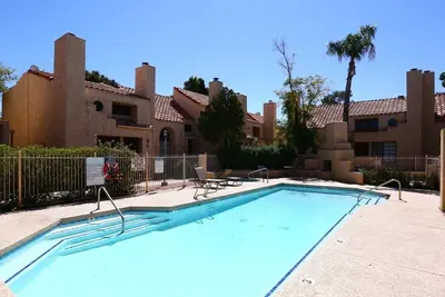 Corporate housing - convenient location and great amenities!