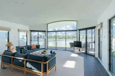 Image de Absolute waterfront beach house
