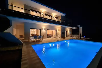 Image de Magnifique Villa de 2022 avec clim et piscine privée chauffée à 5min de la plage