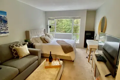 Image de Ski In/Out Suite - Hot tub, Pool, Parking