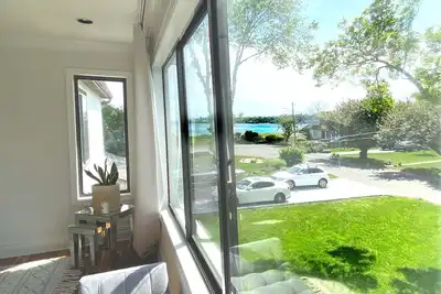 Image de Huge 4 br home waterfornt view-walk to Cummings beach/40 min to Nyc