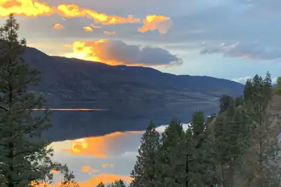 Image de Stunning lake views in the heart of wine country!