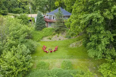 Image de Cozy & Beautiful Riverfront Home | Perfect Getaway