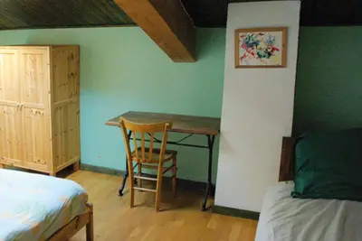Image de Belle maison de campagne dans un écrin de verdure, matériaux écologique.