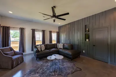 Image de Johnny on Maple. . . . . Luxury with Relaxing Vibes