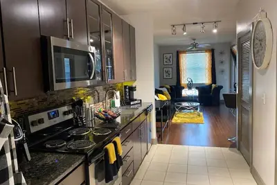 Image de High Rise Condo/Apartment in the Medical Center Area