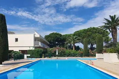Image de Unique crashpad with pool, private terrace & garden, sleeps 4 - 1 bed apartment