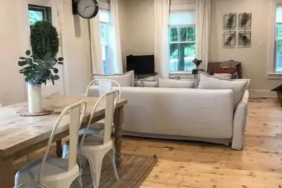 Image de Cozy Village Cottage - Walk to Village/Bike Path