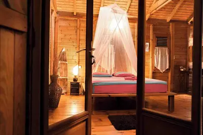 Image de Cosy, insolite et familiale, la case créole mezzanine. . .
