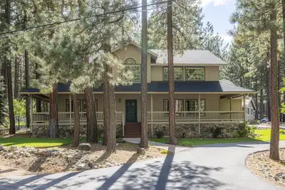 Image de Fun Family Cabin in the Heart of the Lost Sierra w\/ Bbq, Games and Tons of Space