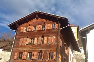 Image de Extérieur : Appartement pour 6 personnes aux combles d'un grand chalet historique situé au coeur du