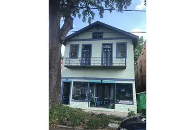 Image de Best of Both Worlds: 3 Minute Ferry Ride to Fq. Mardi Gras week available!