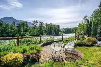 Image de Riverfront Paradise w/ Hot Tub--Little River House