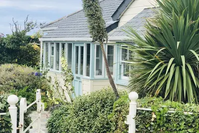 Image de Bois Cottage de Charme VĂŞtu Ă moins de 200 m de la mer