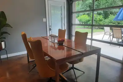 Image de Unique MidMod Apartment in heart of Hendersonville Nc