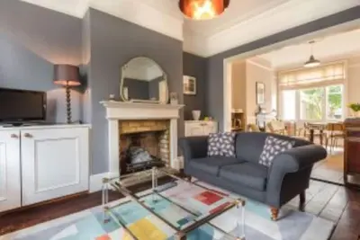 Image de Belle maison d'époque dans Ealing Northfields minutes de tubes