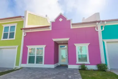 Image de Perfect For Families! Private beach, Pool, Game Room, all King beds