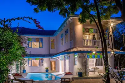 Image de Beautiful 4 bdrm Beach House with pool, en-suite bathrooms, chef & housekeeper