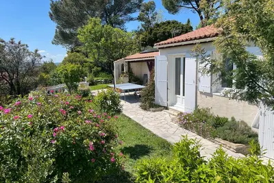 Image de Agréable villa + piscine sur les hauteurs du village, sans vis à vis.
