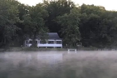 Image de Old Time Summer Lake Cabin