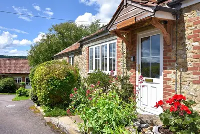Image de Damson Tree Cottage, pet friendly, with open fire in Charmouth