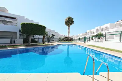 Image de Jp Bajo - Location de vacances avec jardin privé et parking