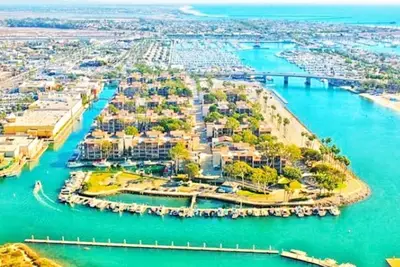 Image de Beautiful Condo over looking Marina, Park your car and walk. . . .