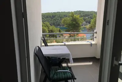 Image de 80 Meters Away to the Clear Beautiful Blue Sea!