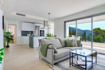 Image de Appartement central avec vue, piscine partagée et Wi-Fi.