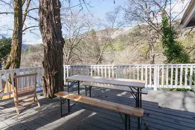 Image de Family friendly home overlooking the Rogue River.