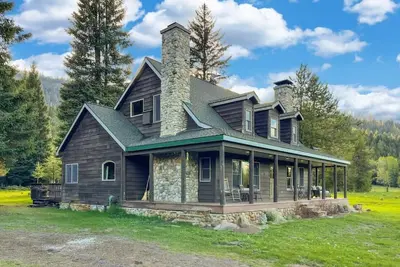 Image de Stunning Cabin on 27 Forested Acres- w\/ Hot Tub