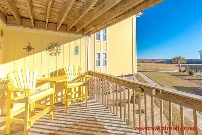 Image de @ Seas The Day - Charming 1br Surf Condo; Community Pool