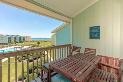 Image de Sun And Surf - Top Floor 2 Br Surf Condo - Community Pool