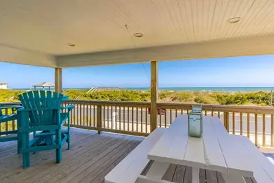 Image de Shoreside Cottage - Classic 2 Br Beauty - Amazing Views from Covered Porch! Dog