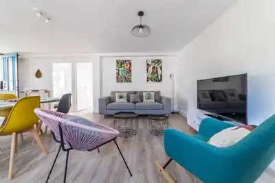 Image de Belle maison avec jardin et garage en centre-ville