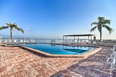 Image de Isla Del Sol Condo ~ 2 Miles to St Pete Beach!