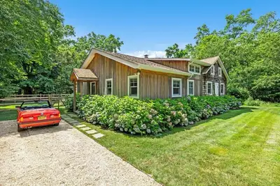 Image de Perfect, Central, Quiet Bellport Village Cottage—With Heated Saltwater Pool!
