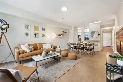 Image de Mid-century Mod Retreat near Old Town – Free Bikes