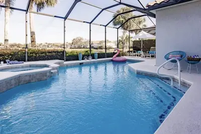 Image de Your Florida Getaway Awaits: Poolside Paradise with Golf, Beach, and Pickleball