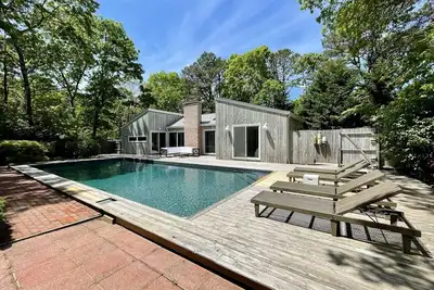Image de Newly Renovated, Minutes from Village and Beaches