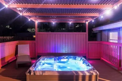 Image de Saltwater~Hot Tub 🌊Delray🏝Minutes to Atlantic Ave and beach